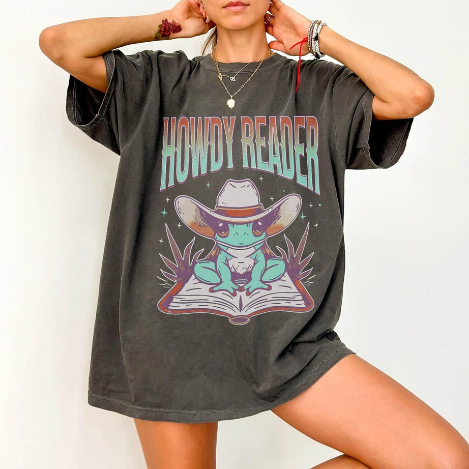 Howdy Reader Frog Shirt, Country Bookish Shirt, Frog Book Lover, Cowgirl Frog Book Worm, Bookish Frog Shirt, Bookish Gift