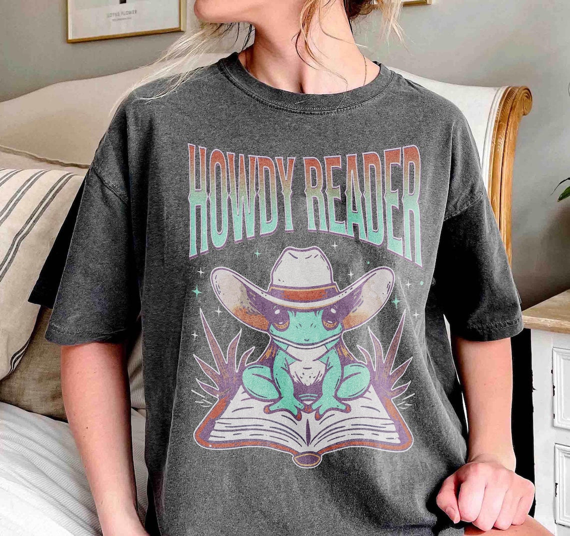 Howdy Reader Frog Shirt, Country Bookish Shirt, Frog Book Lover, Cowgirl Frog Book Worm, Bookish Frog Shirt, Bookish Gift