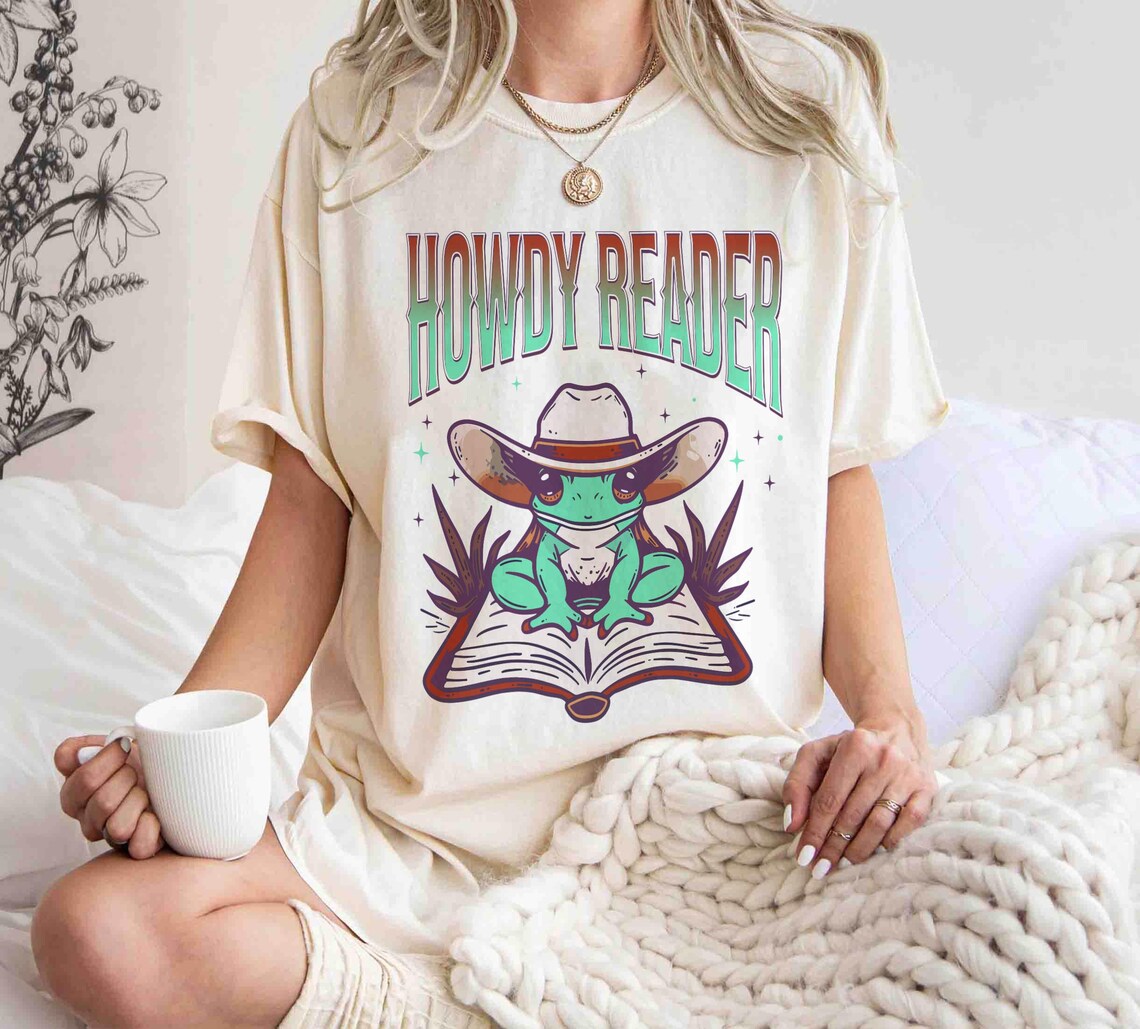 Howdy Reader Frog, Country Bookish Shirt, Frog Book Lover, Cowgirl Frog Book Worm, Bookish Frog Shirt, Bookish Gift