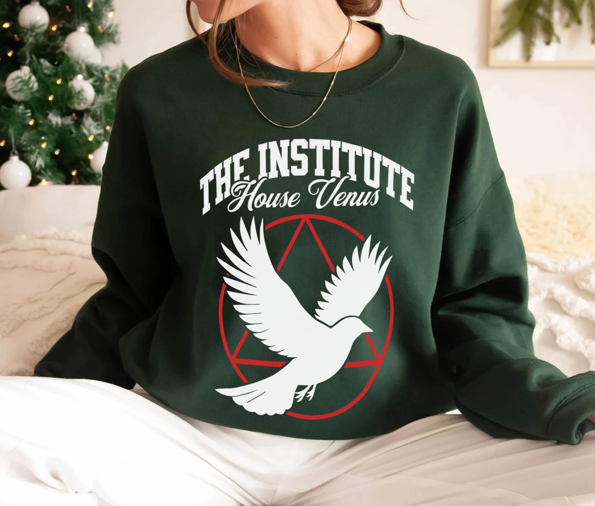 Red Rising Hoodie, the Institute, House Venus, Howler Shirt, Sevro, Omnis Vir Lupus,
