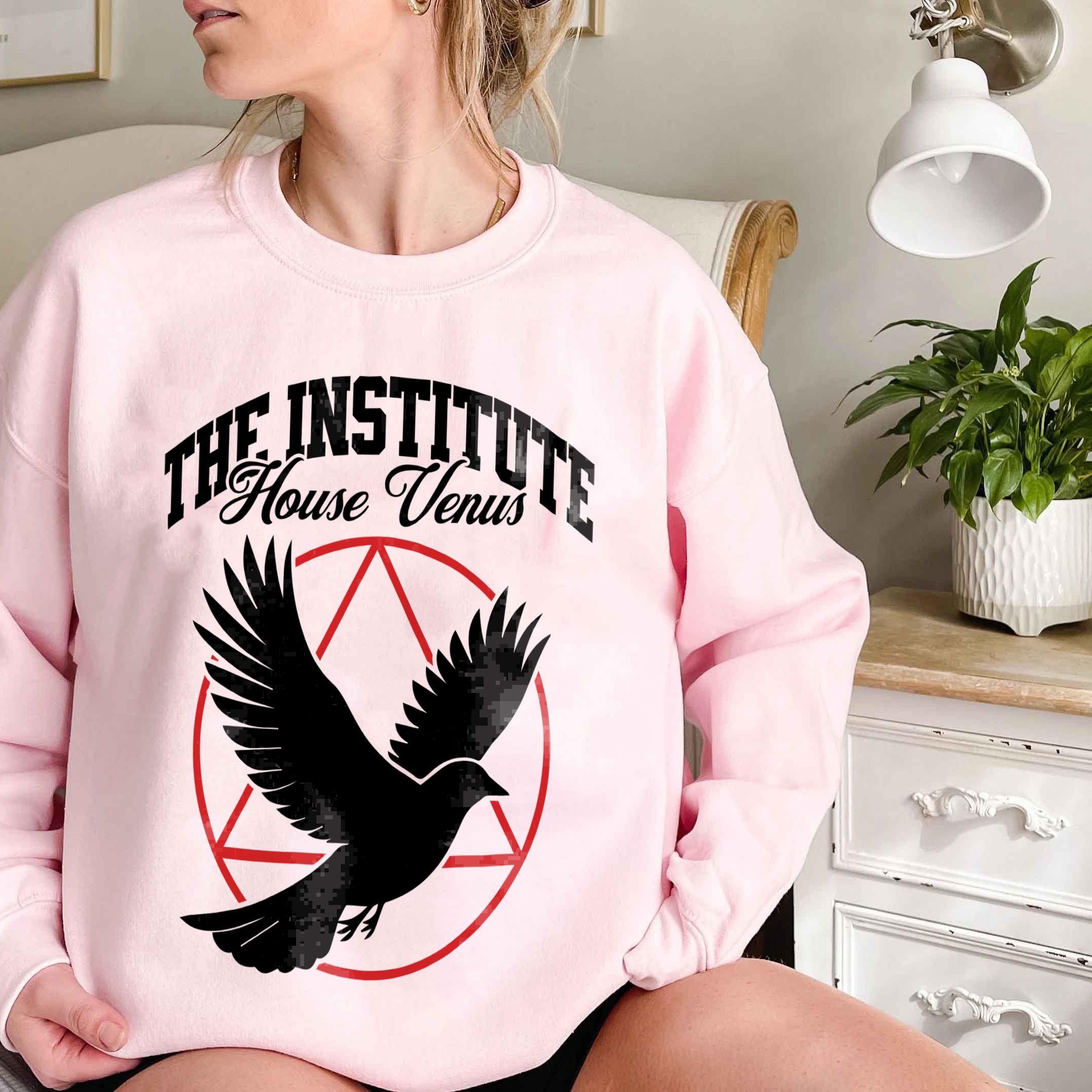 Red Rising Hoodie, the Institute, House Venus, Howler Shirt, Sevro, Omnis Vir Lupus,