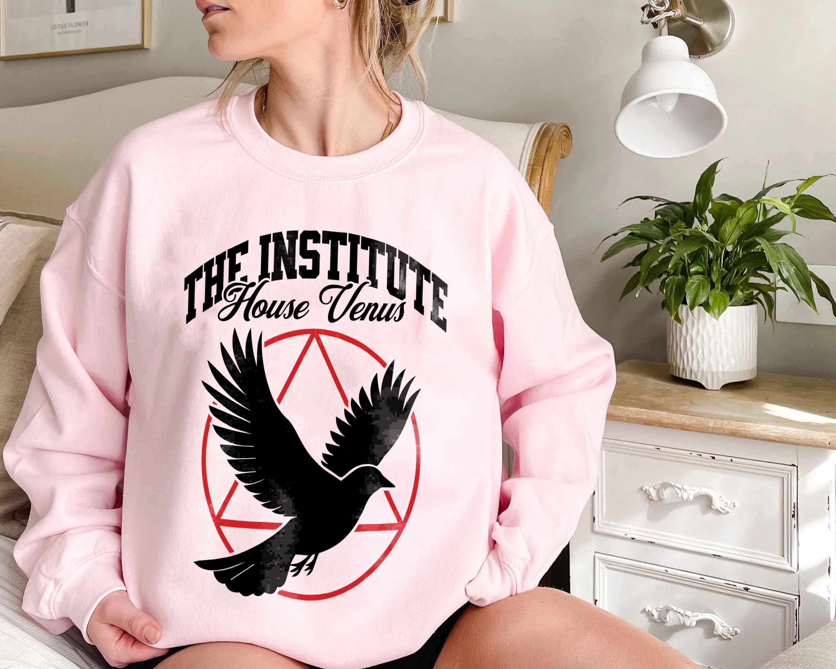 Red Rising Hoodie, the Institute, House Venus, Howler Shirt, Sevro, Omnis Vir Lupus,
